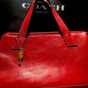 Vintage fossil bag beautiful red color 💋